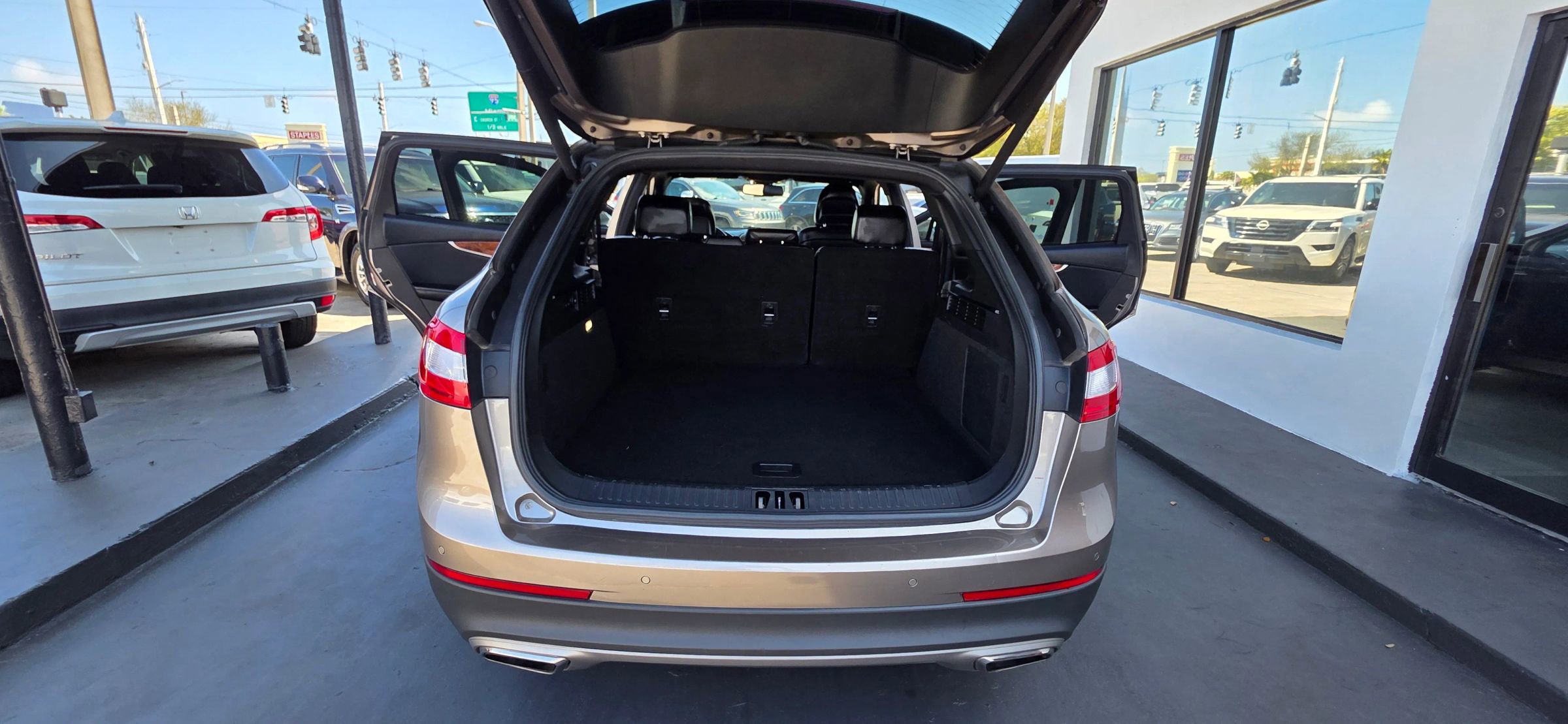 Used 2018 Lincoln MKX Select w/ Select Plus Package FWD image 18