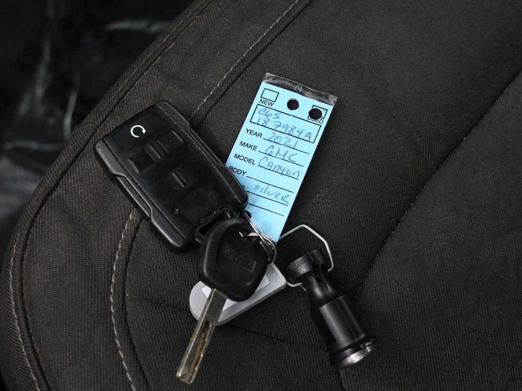 Used 2021 GMC Canyon Elevation w/ Trailering Package image 18