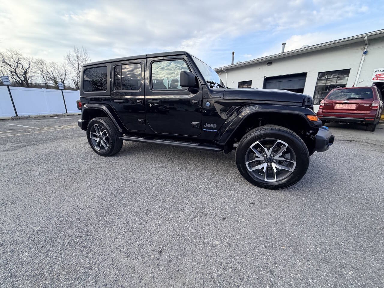 Used 2024 Jeep Wrangler Unlimited w/ Convenience Group AWD/4WD image 51
