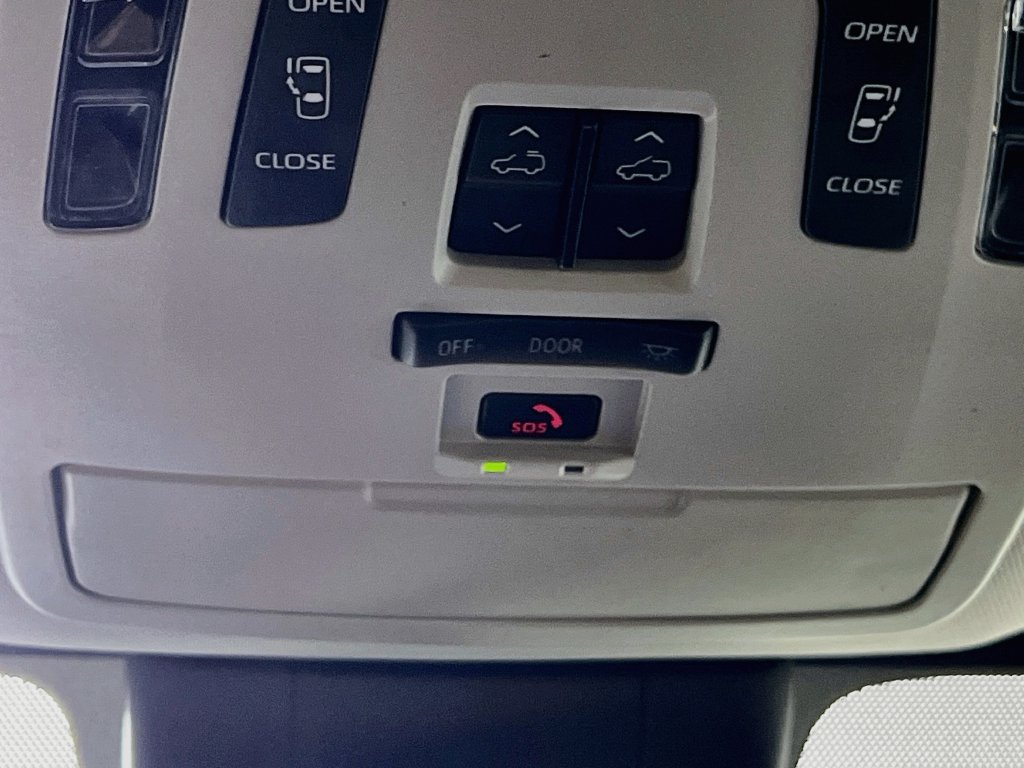 Used 2025 Toyota Sienna XLE FWD image 19