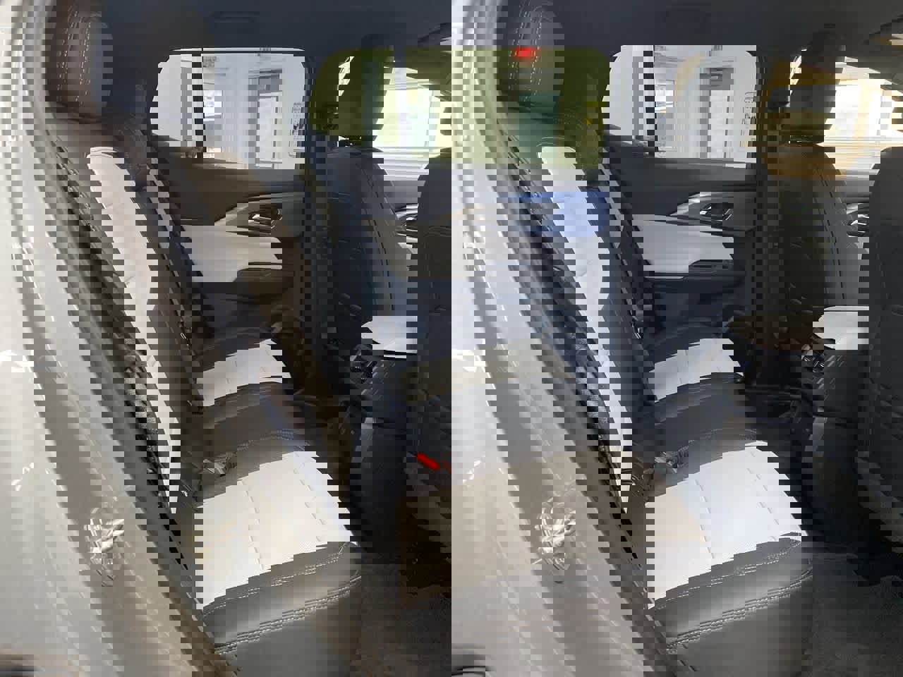 Used 2024 Chevrolet Equinox EV LT image 18