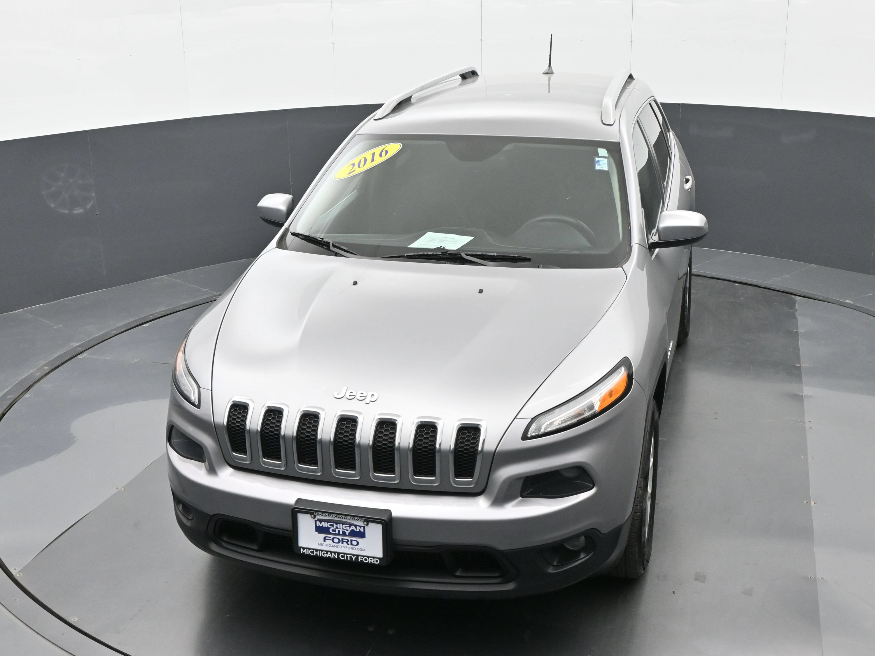 Used 2016 Jeep Cherokee Latitude AWD/4WD image 34