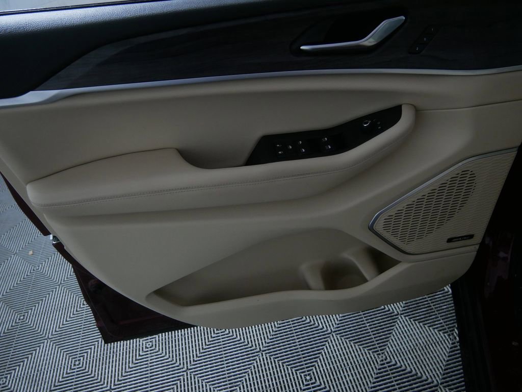 Used 2022 Jeep Grand Cherokee L Limited image 13