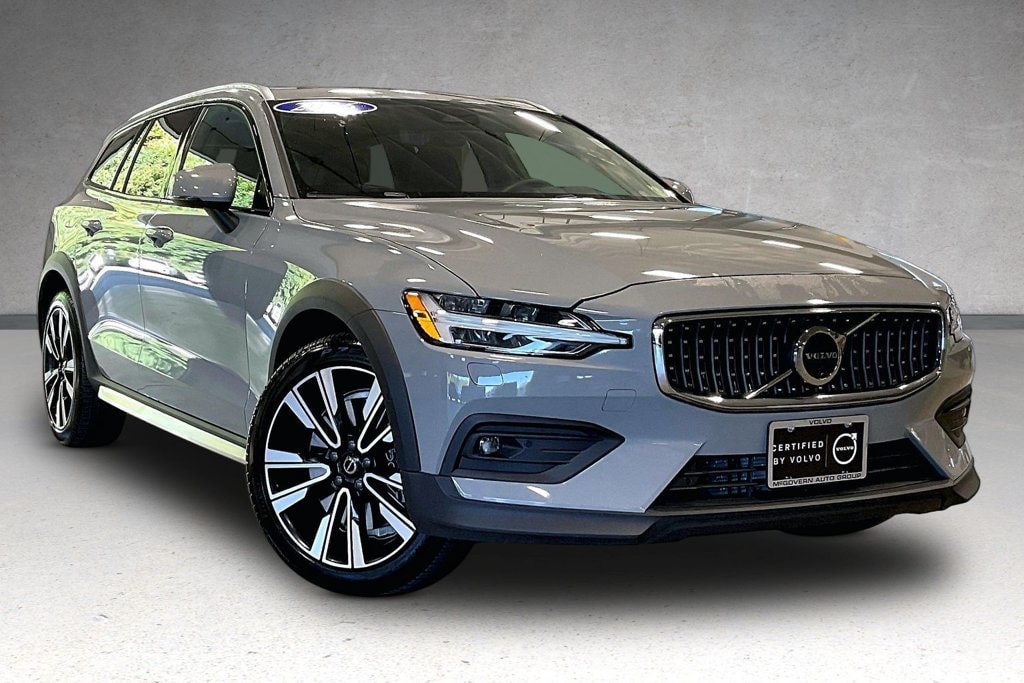 New 2026 Volvo V60 B5 Cross Country Ultra w/ Protection Package Premier AWD/4WD image 3
