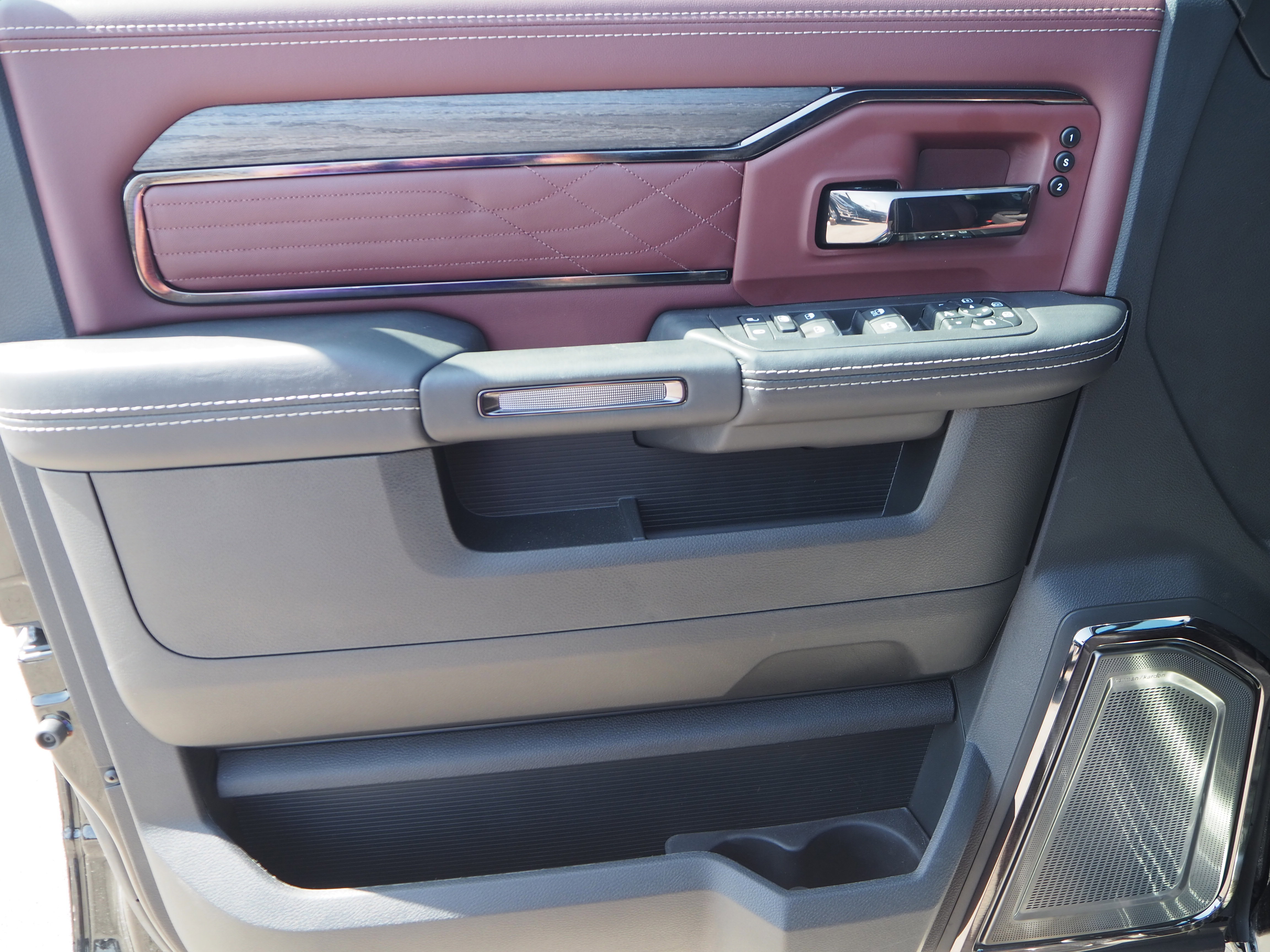 New 2025 RAM 2500 Limited AWD/4WD image 29