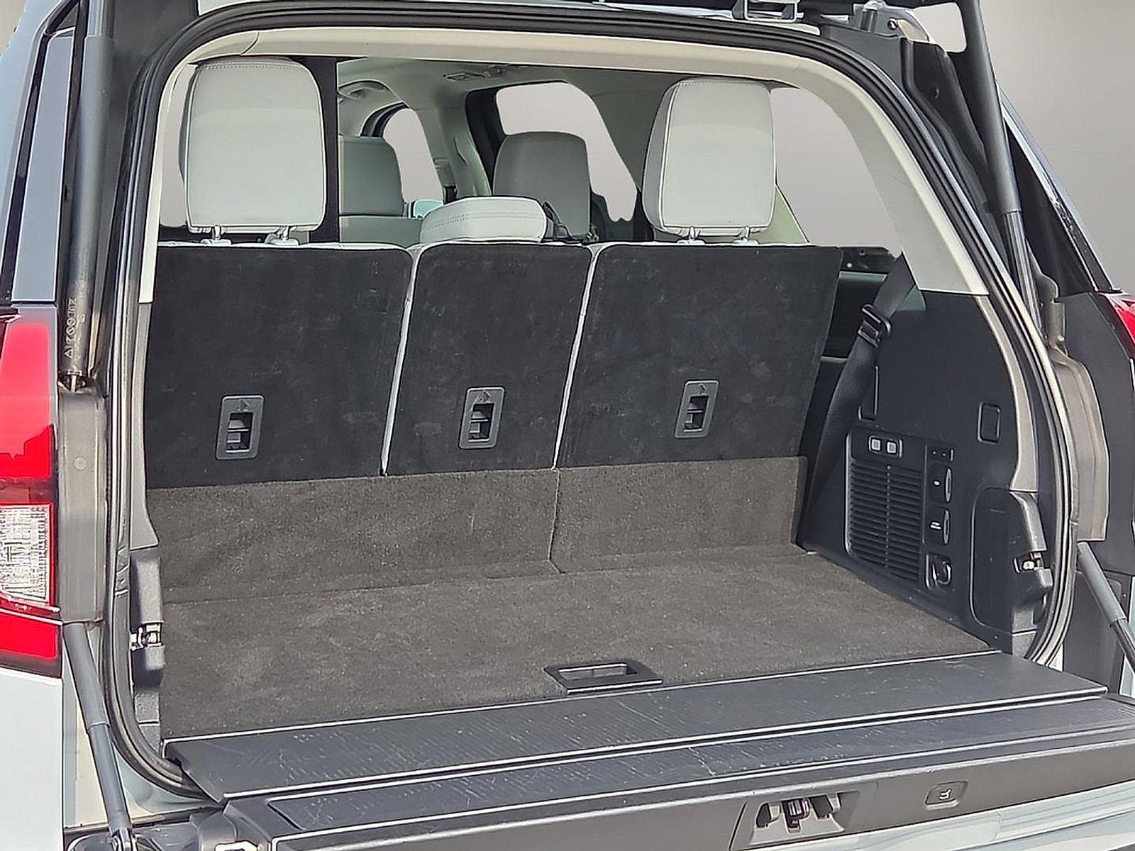 Used 2025 Ford Expedition Platinum AWD/4WD image 8