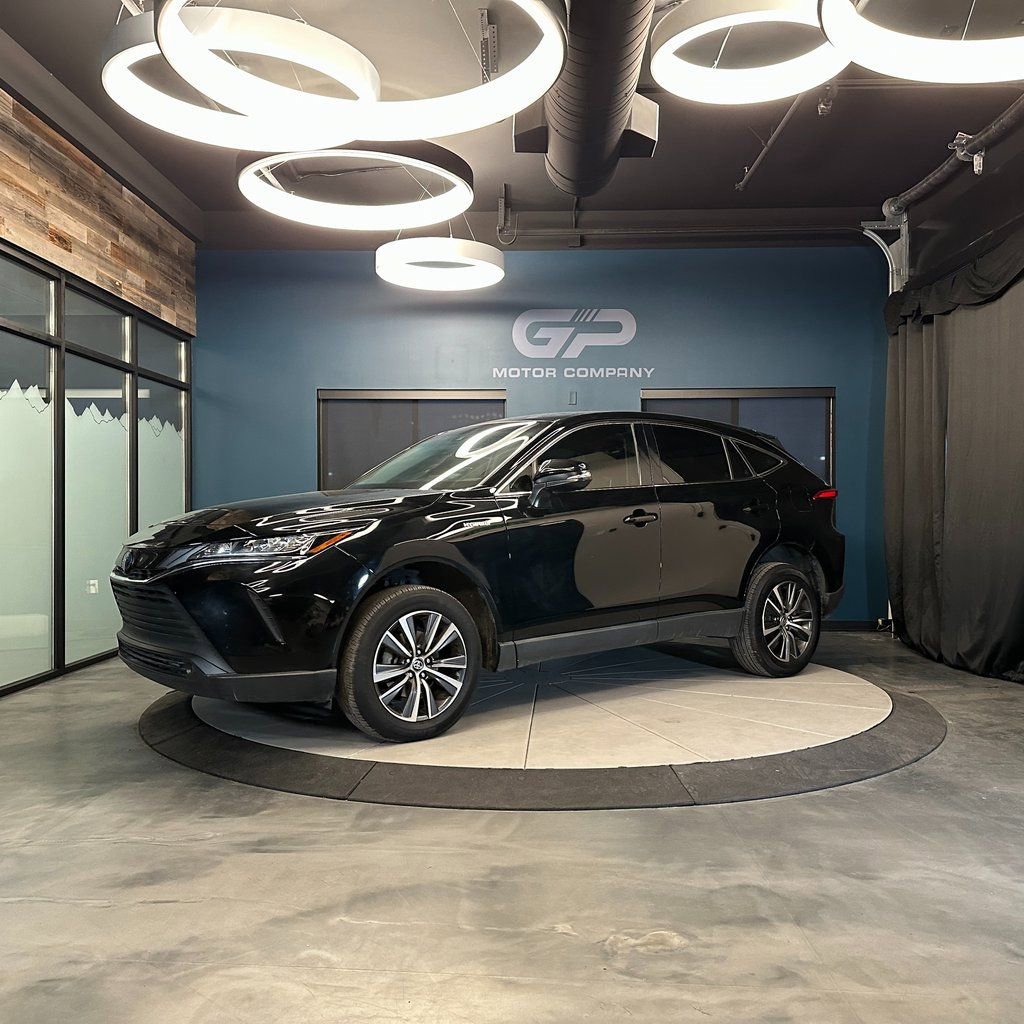 Used 2021 Toyota Venza LE image 7