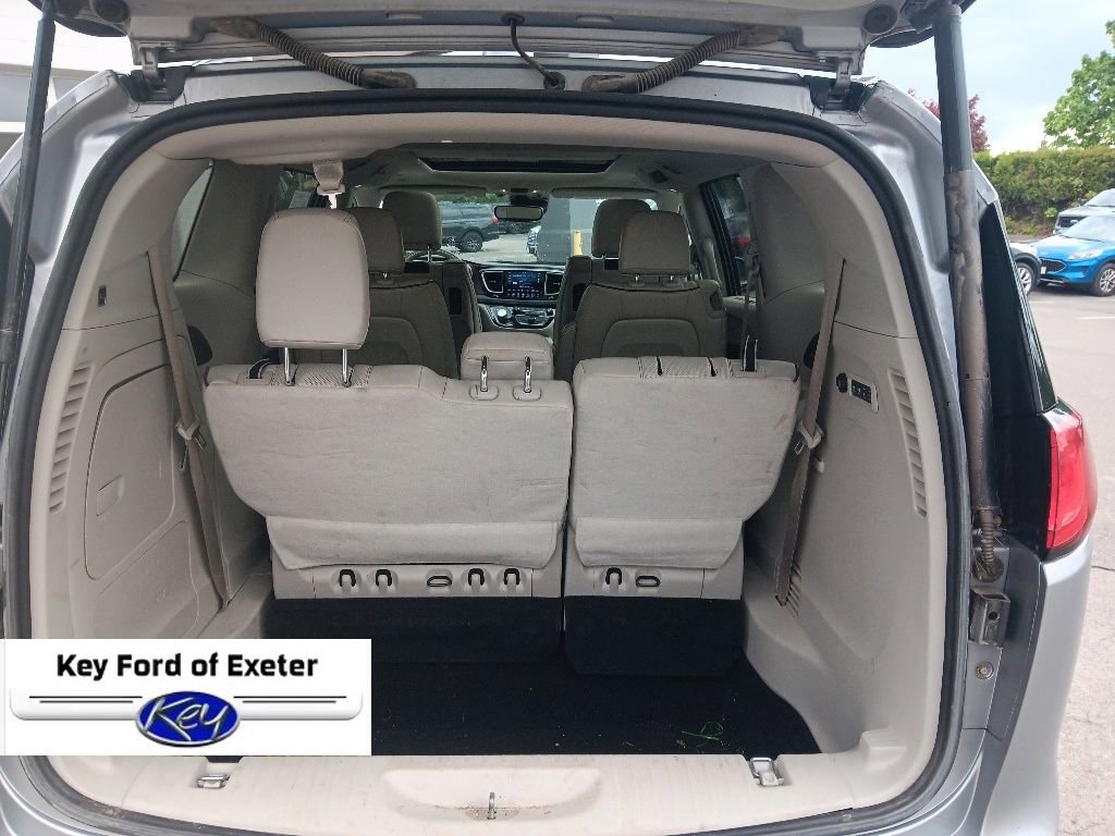 Used 2018 Chrysler Pacifica Limited w/ Advanced Safetytec Group FWD image 13