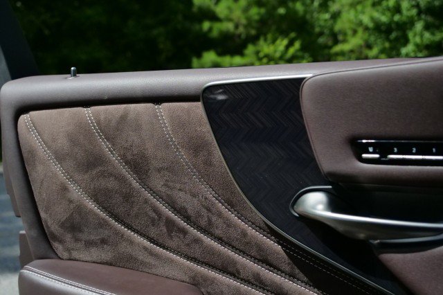 Used 2019 Lexus LS 500 w/ Luxury Package RWD image 28