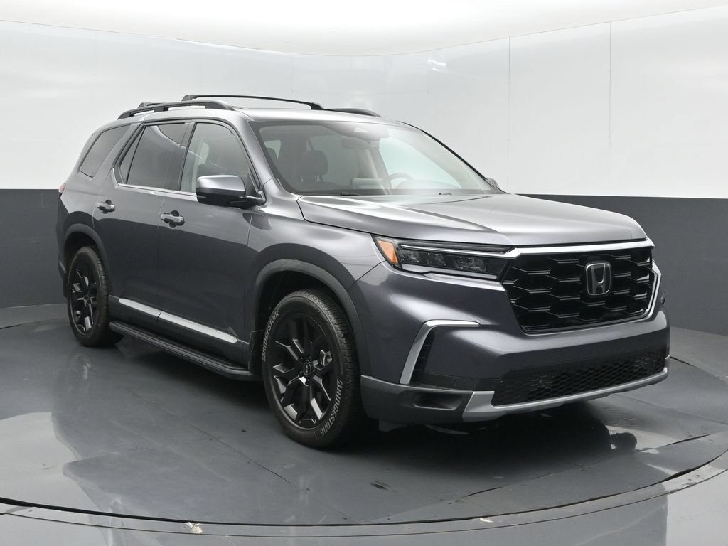 Certified 2025 Honda Pilot Touring image 3