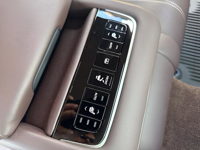 Used 2018 Lexus LS 500 w/ Interior Upgrade Package image 38