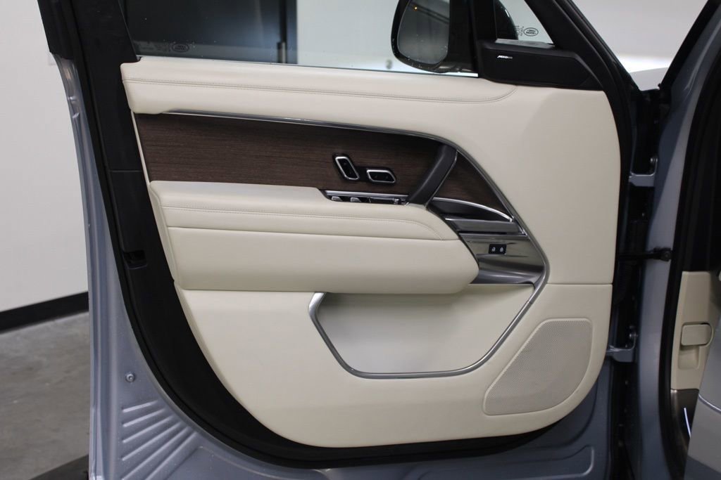 Used 2025 Land Rover Range Rover SE AWD/4WD image 20