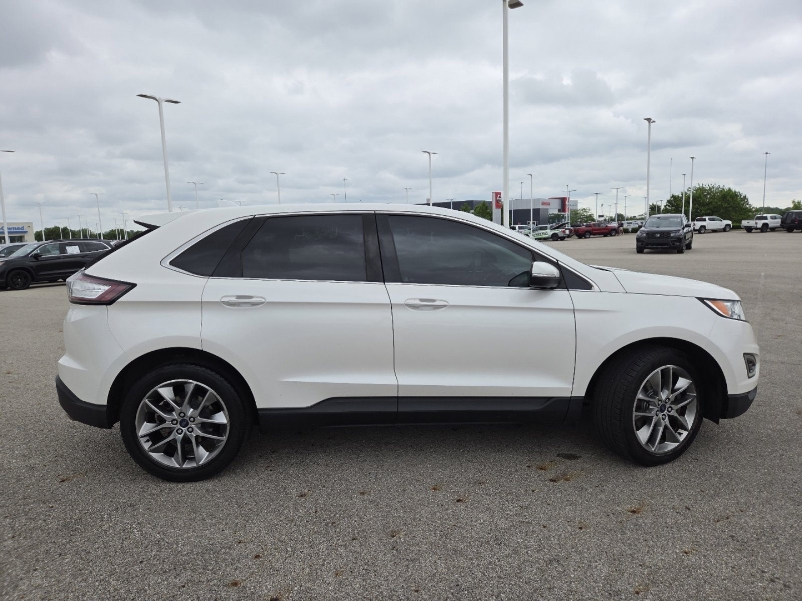 Used 2015 Ford Edge Titanium w/ Equipment Group 301A AWD/4WD image 19