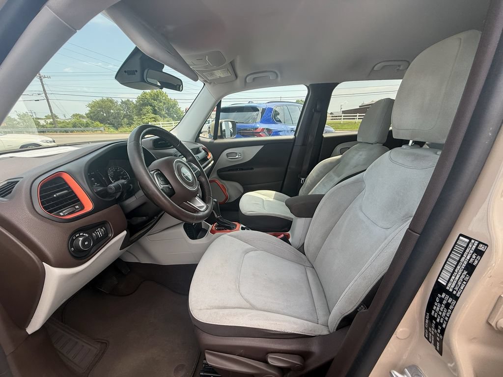 Used 2015 Jeep Renegade Latitude w/ Cold Weather Group FWD image 12