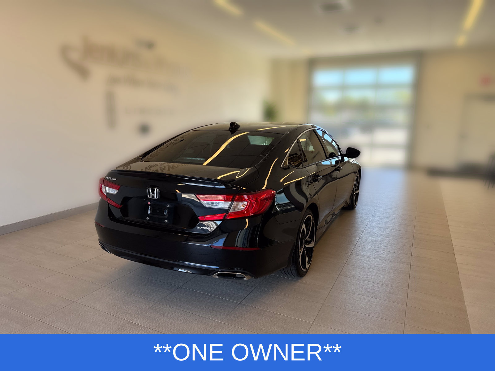 Used 2022 Honda Accord Sport image 2