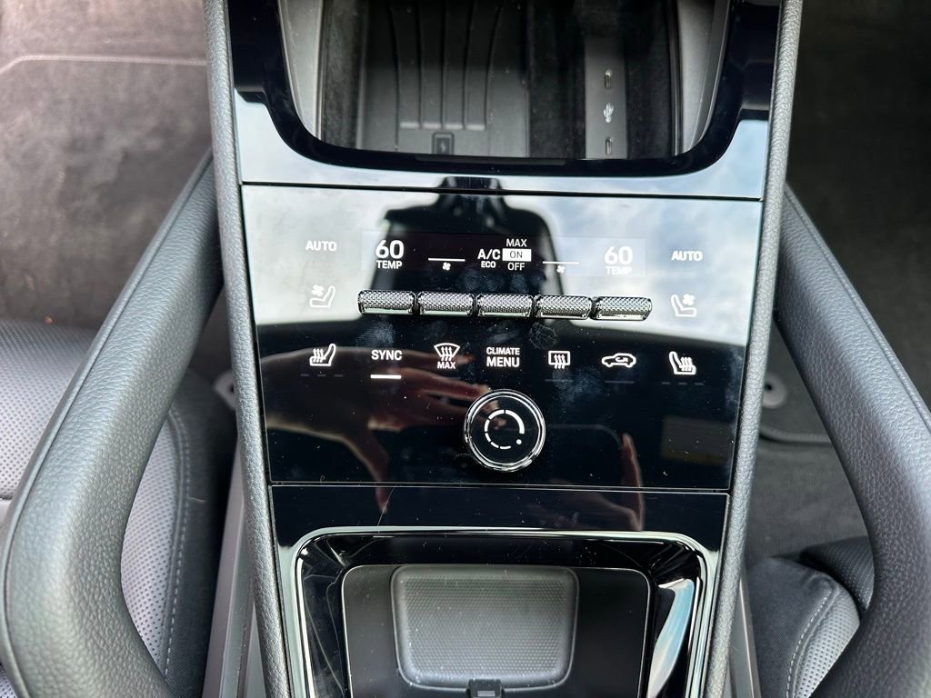 Used 2024 Porsche Cayenne Coupe image 24