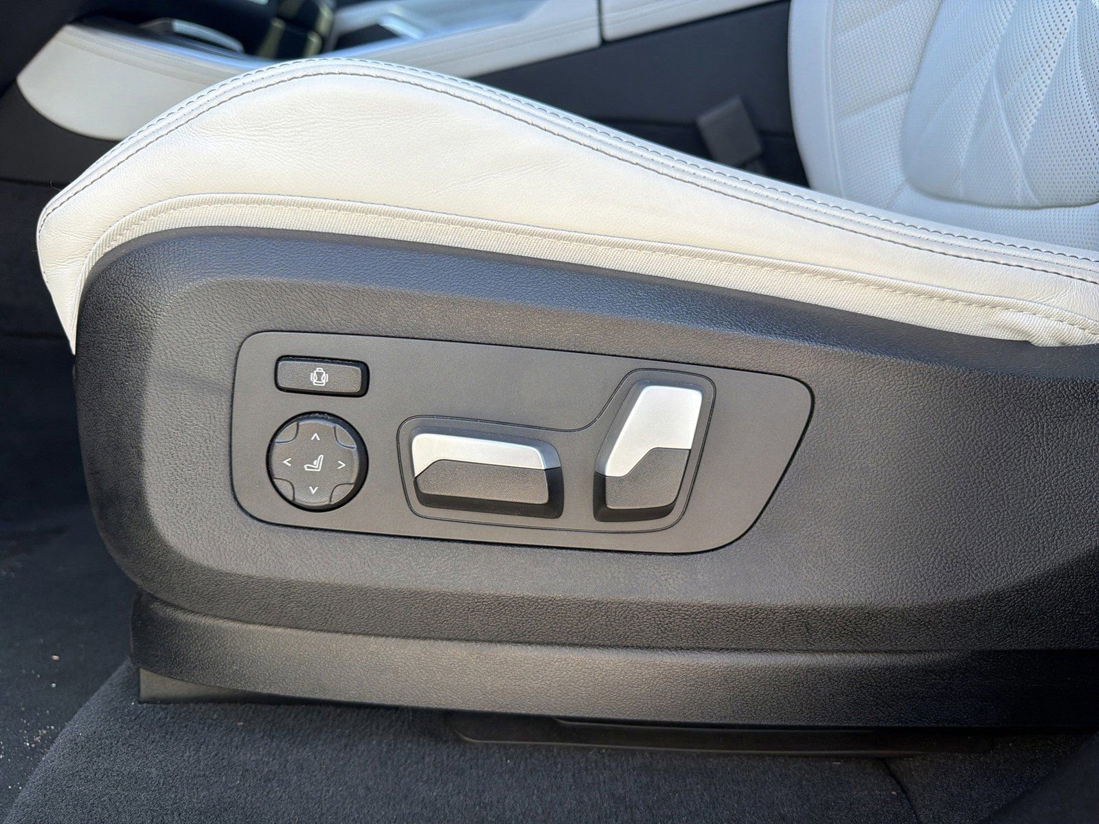 Certified 2025 BMW X5 sDrive40i w/ Premium Package RWD image 24