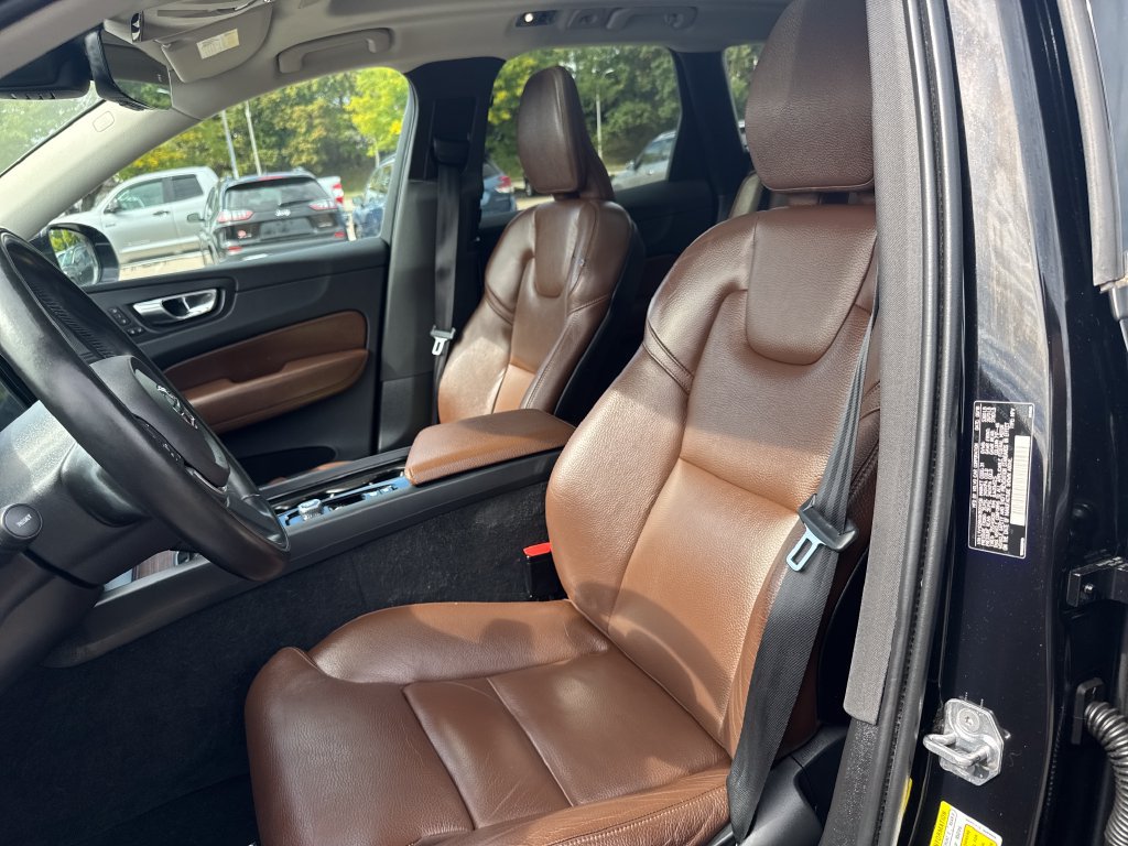 Used 2019 Volvo XC60 T5 Momentum w/ Protection Package Premier AWD/4WD image 16