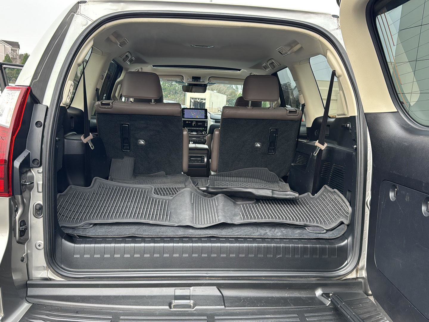 Used 2022 Lexus GX 460 Luxury w/ Sport Design Package image 32