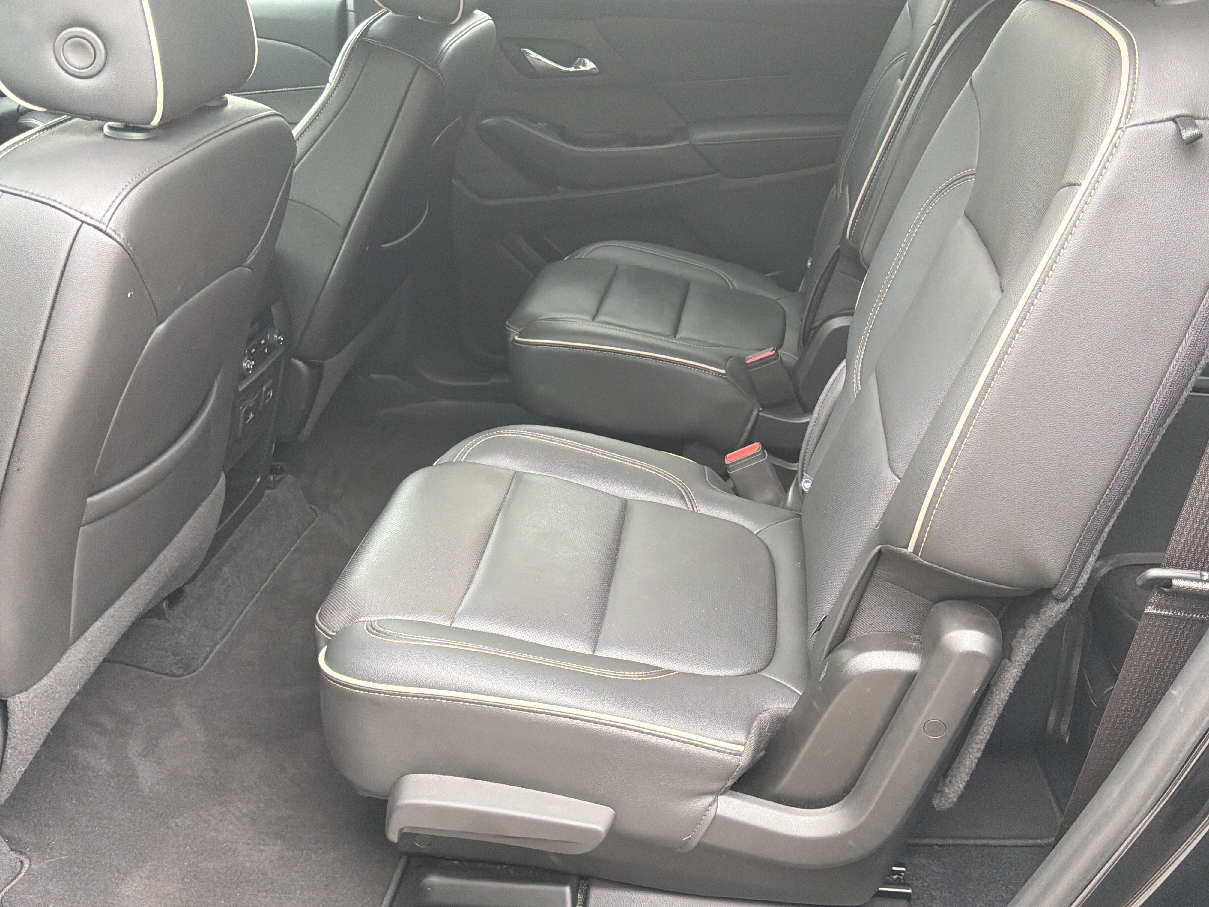 Certified 2023 Chevrolet Traverse Premier FWD image 21