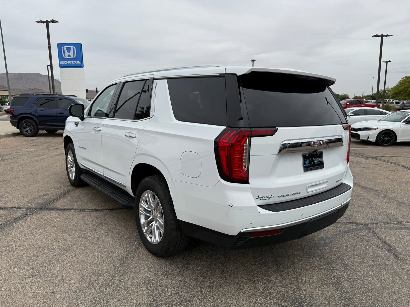 Used 2024 GMC Yukon SLT RWD image 10
