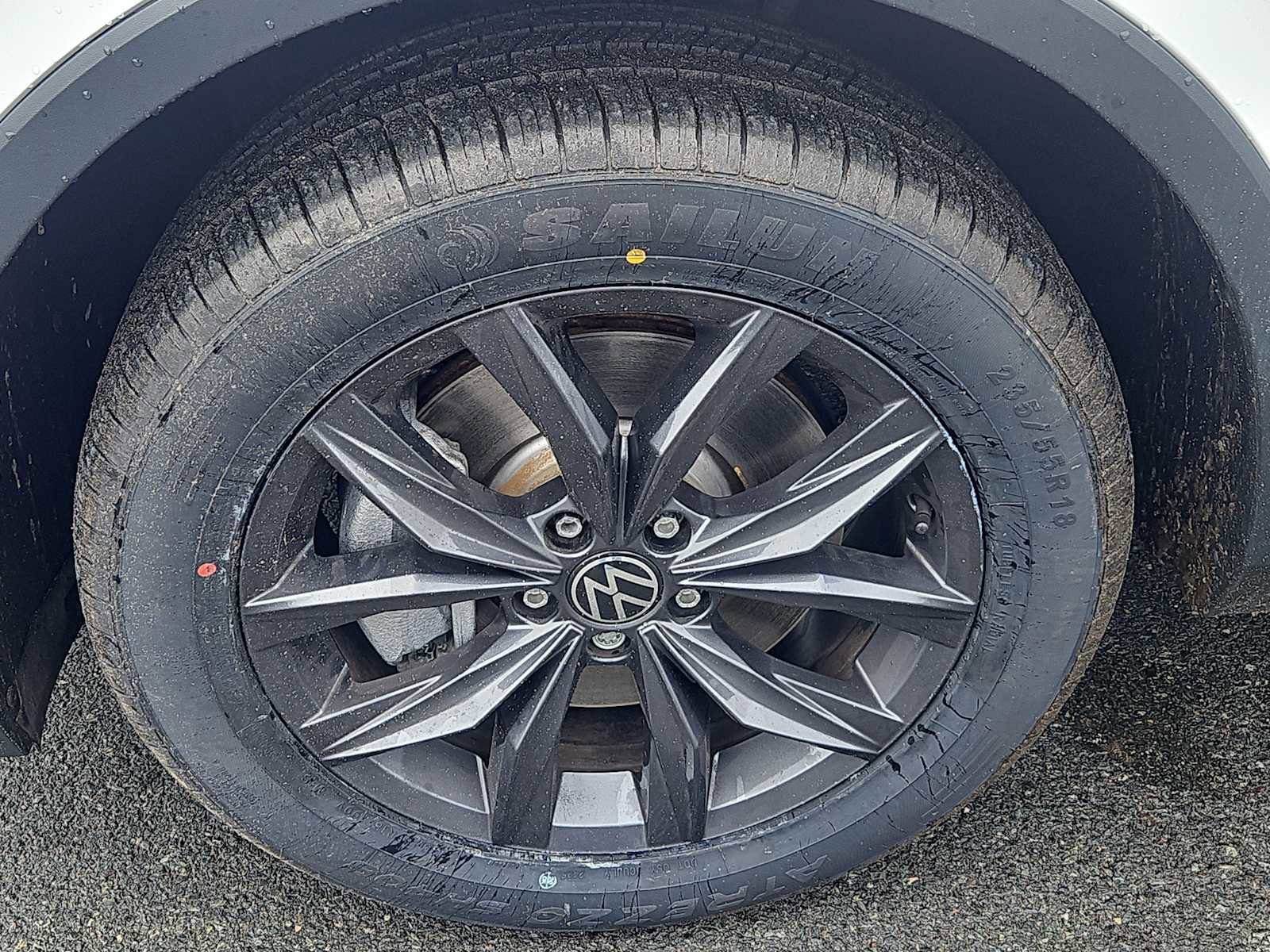 Used 2022 Volkswagen Tiguan SE w/ Panoramic Sunroof Package image 6