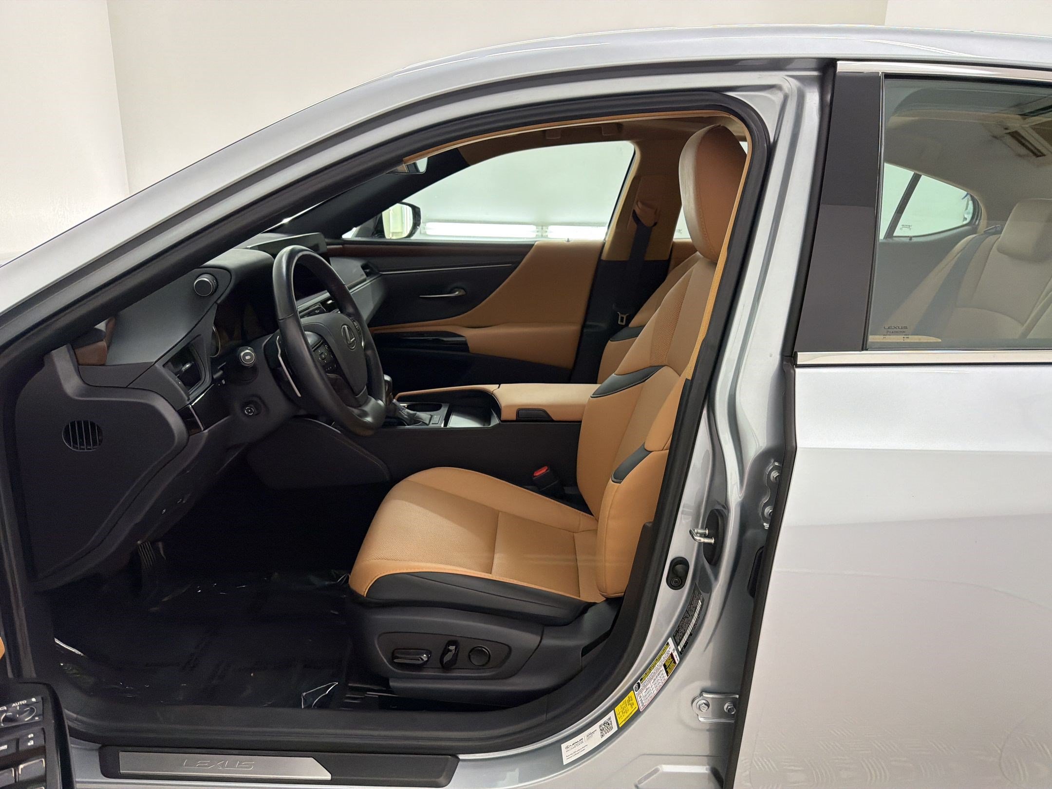 Certified 2025 Lexus ES 350 w/ Premium Package FWD image 5