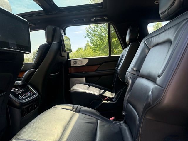 Used 2018 Lincoln Navigator L Reserve w/ Technology Package AWD/4WD image 12