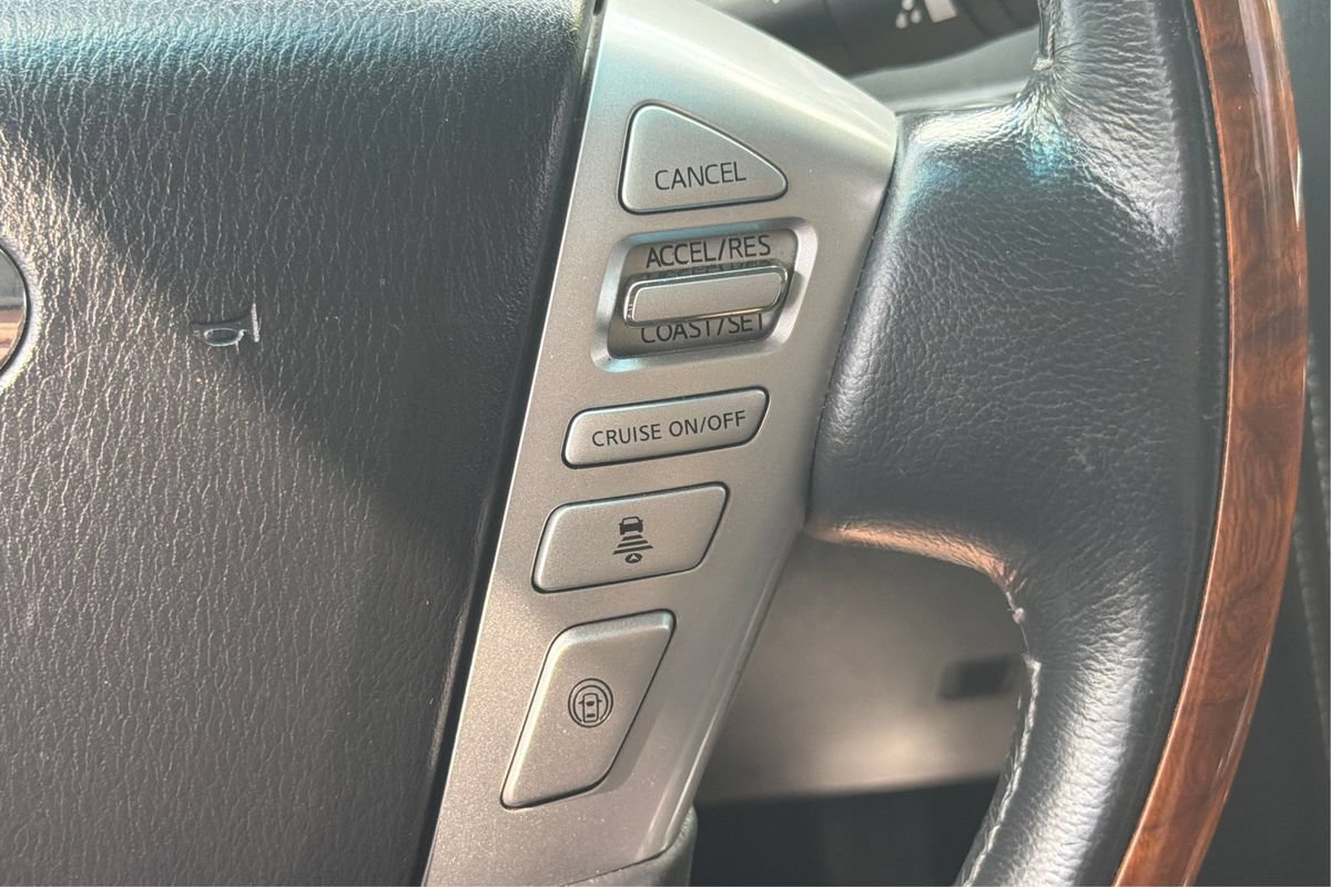 Used 2015 INFINITI QX80 4WD w/ Deluxe Technology Package image 39