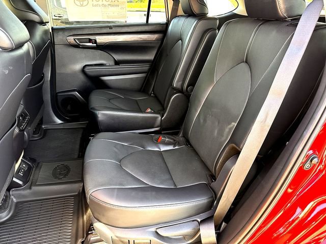 New 2025 Toyota Highlander Limited image 16