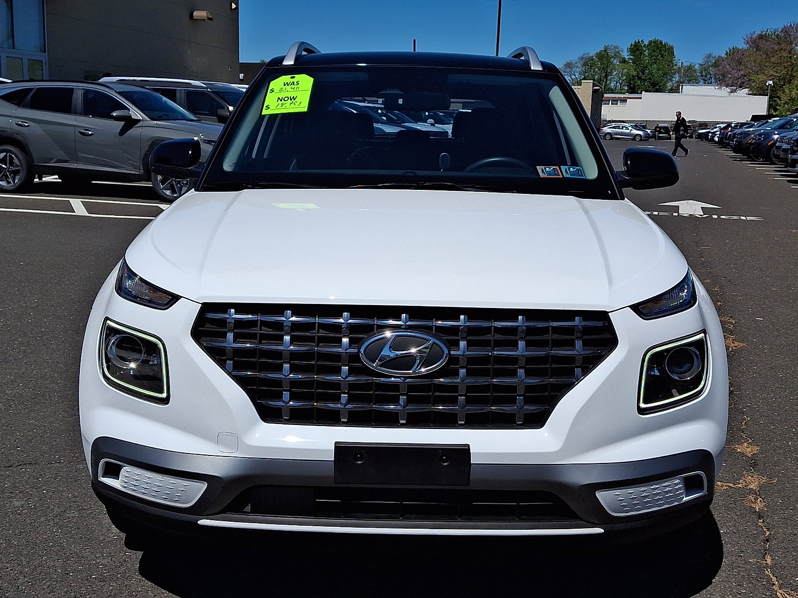 Certified 2023 Hyundai Venue Limited w/ Cargo Package FWD image 2