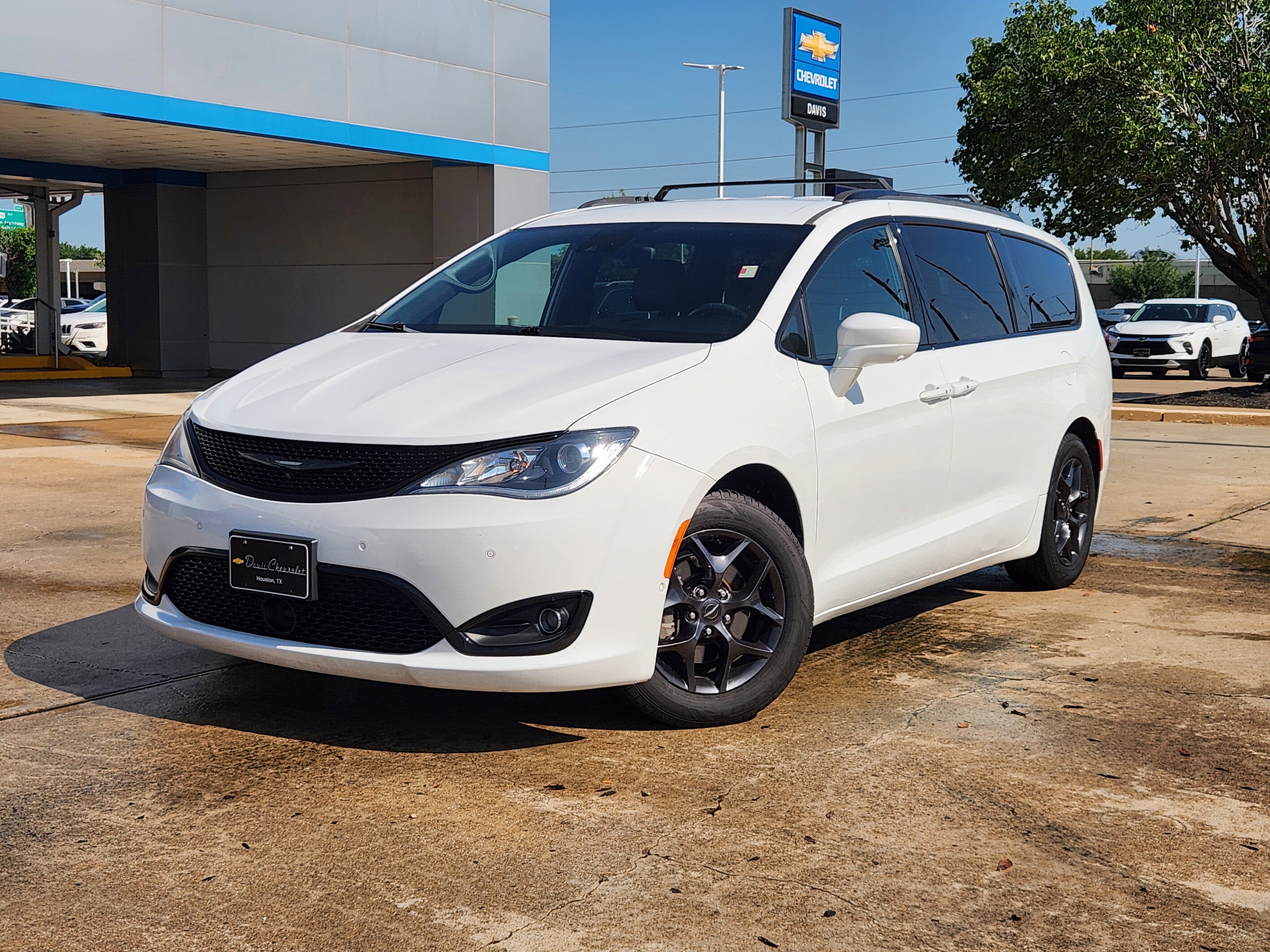 Used 2018 Chrysler Pacifica Touring-L w/ Advanced Safetytec Group