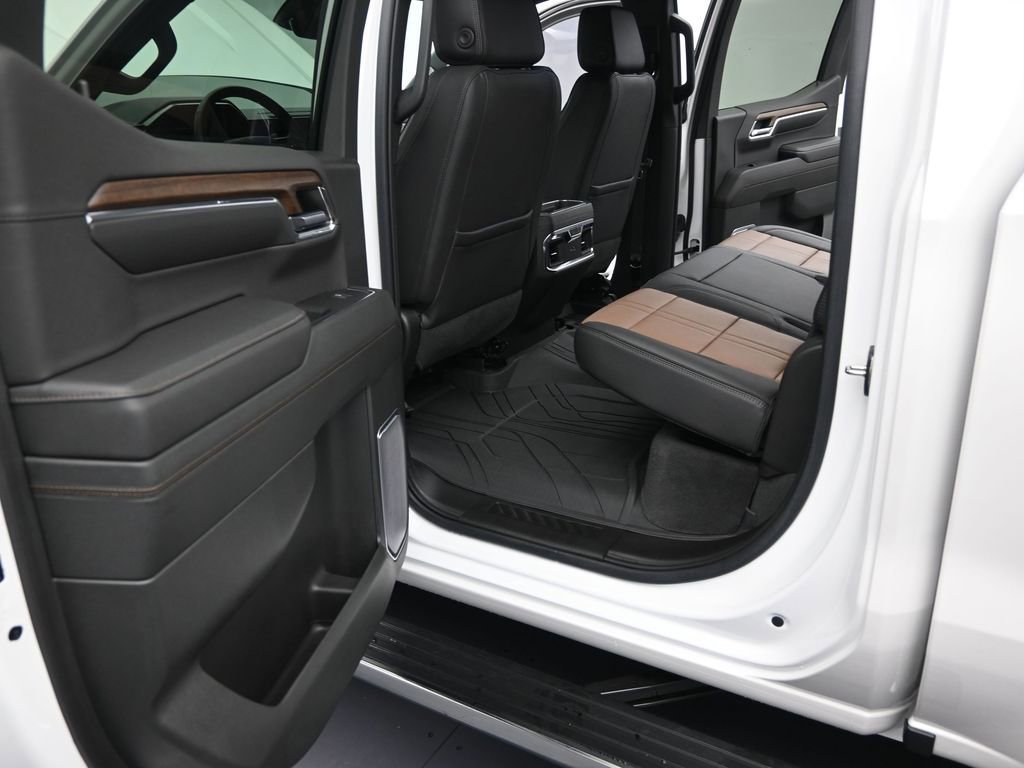 Used 2023 Chevrolet Silverado 1500 High Country w/ High Country Premium Package image 16