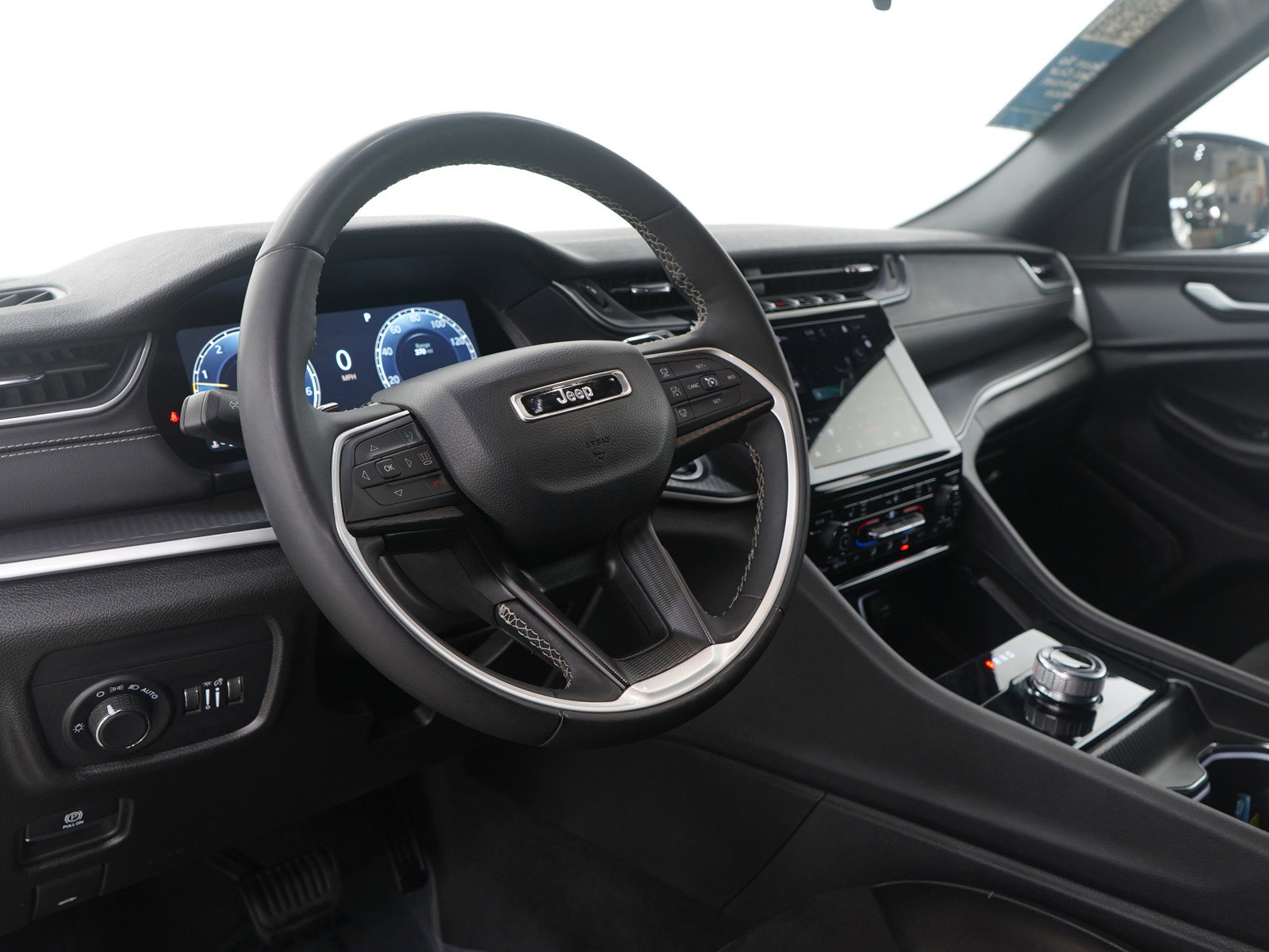 Used 2024 Jeep Grand Cherokee Altitude image 25