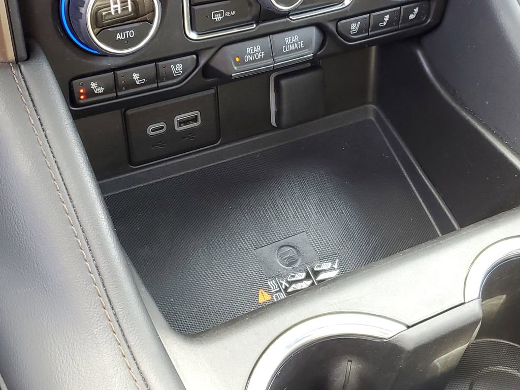 Used 2023 Chevrolet Suburban High Country w/ Advanced Technology Package image 23