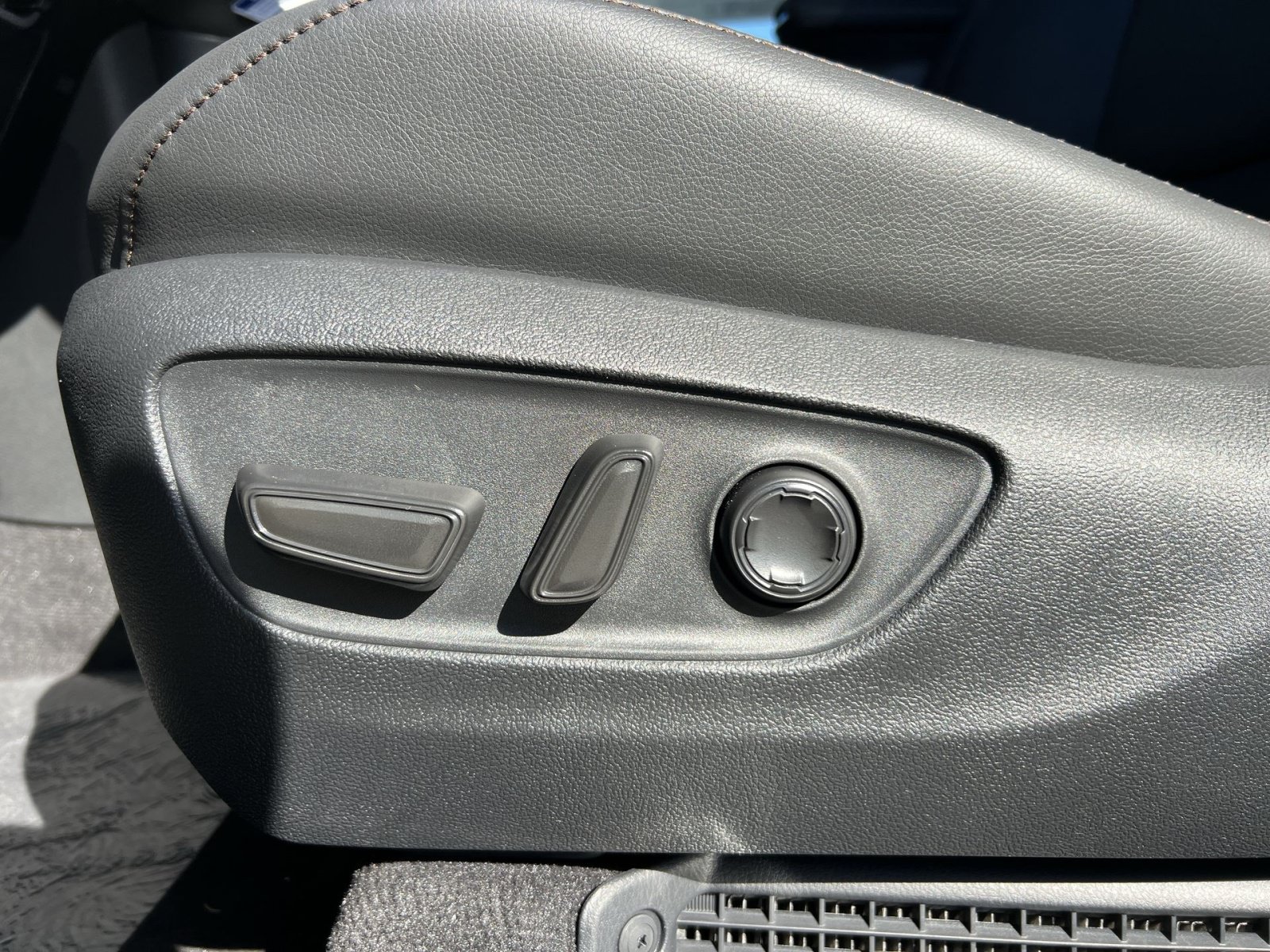 New 2026 Toyota Sienna Platinum AWD/4WD image 14