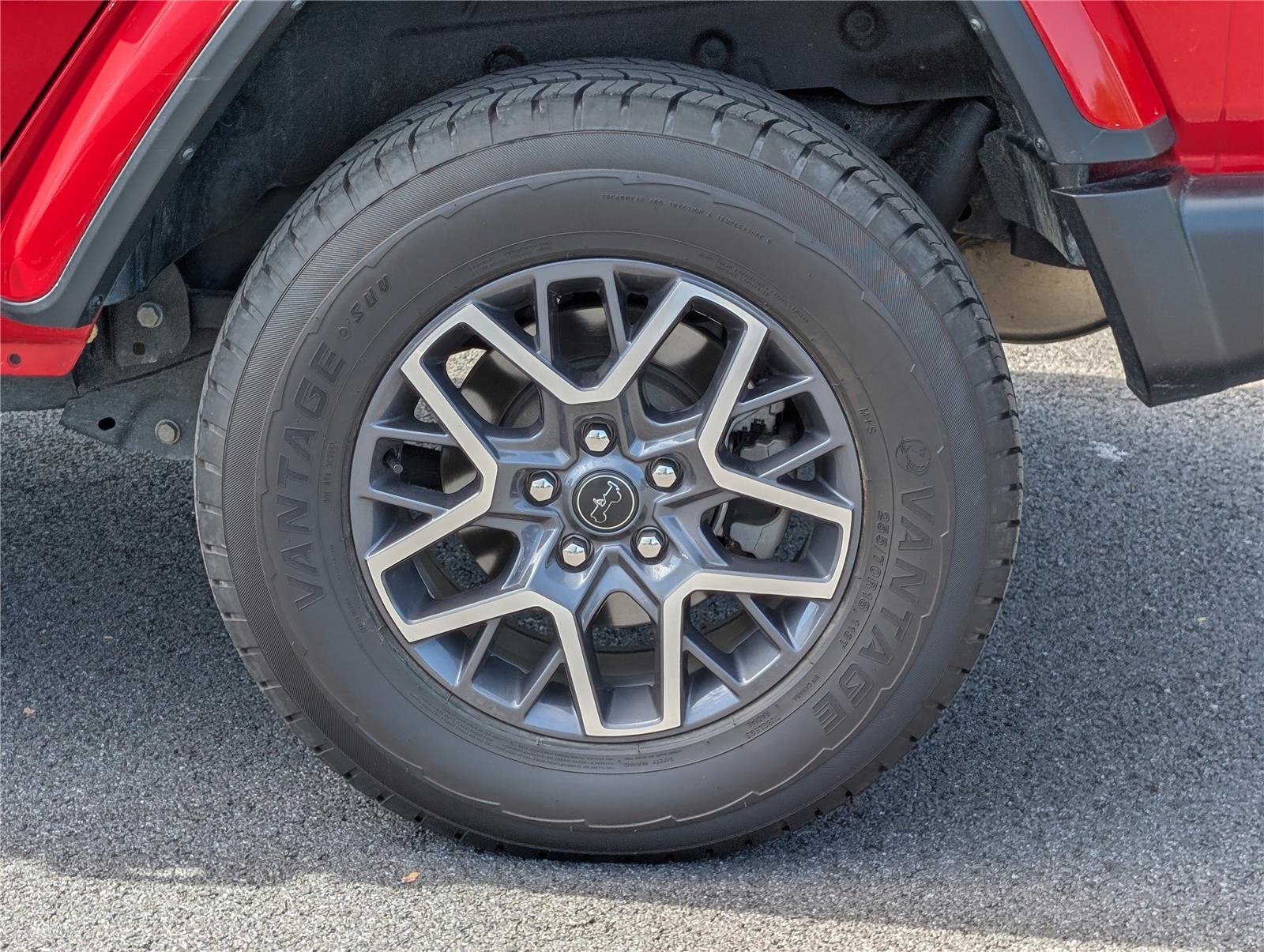 Used 2025 Jeep Wrangler Unlimited Sahara AWD/4WD image 9