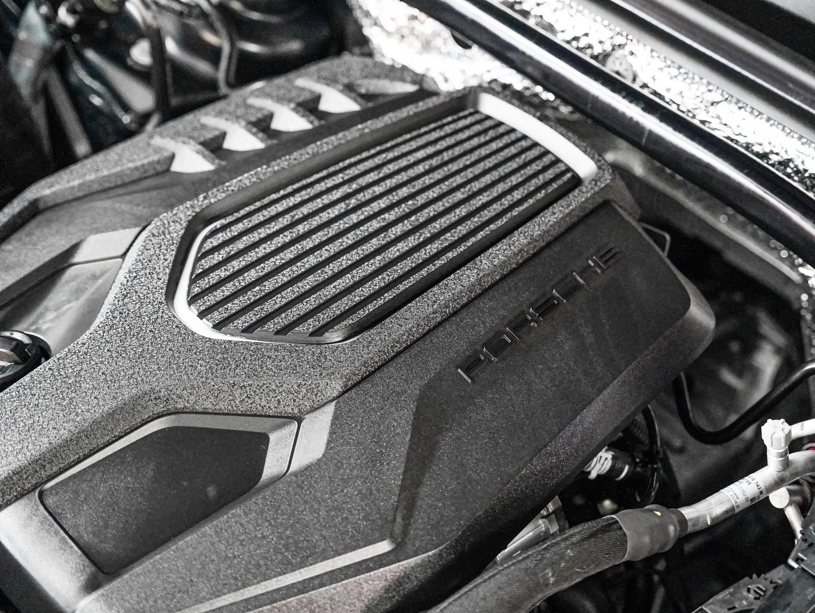 Certified 2025 Porsche Macan image 12