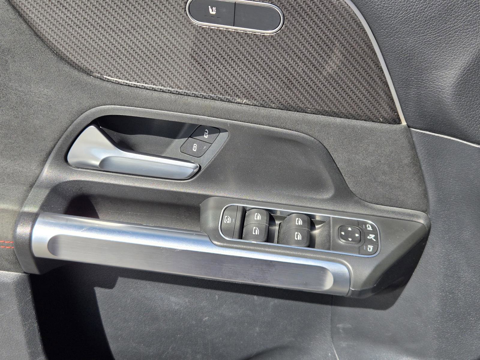 Used 2022 Mercedes-Benz GLB 250 image 18