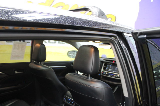 Used 2019 Toyota Highlander Limited AWD/4WD image 10