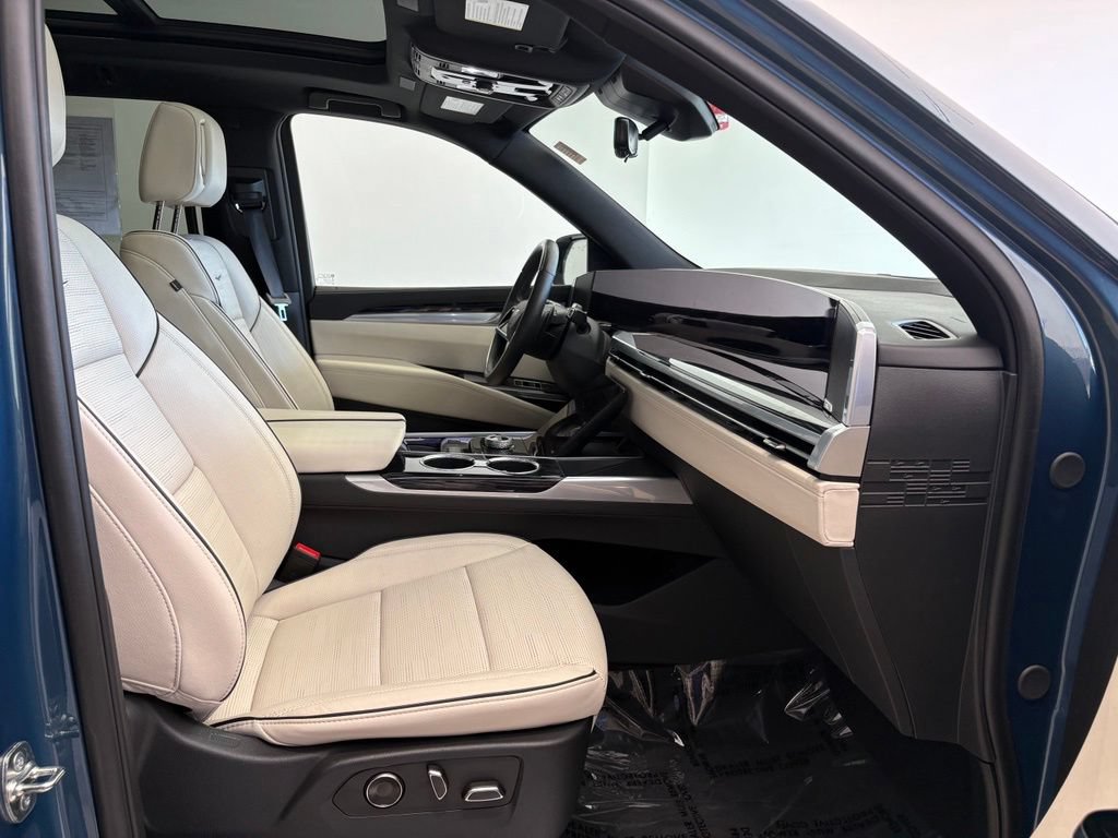 Used 2025 Cadillac Escalade Sport w/ LPO, ONYX Package AWD/4WD image 34