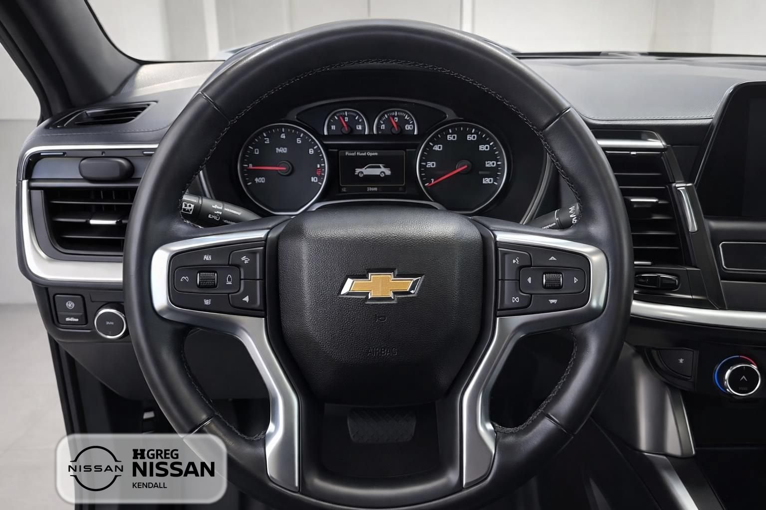 Used 2024 Chevrolet Suburban LS RWD image 8