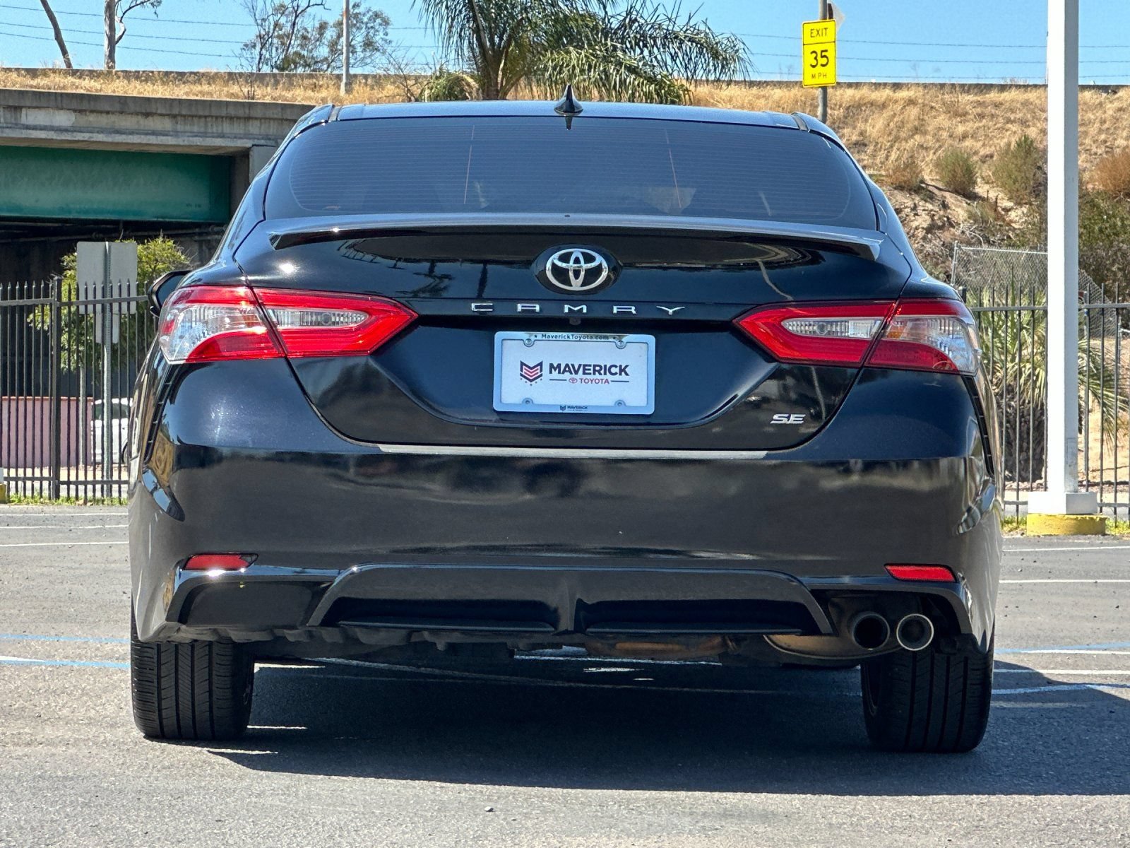 Used 2019 Toyota Camry SE FWD image 4