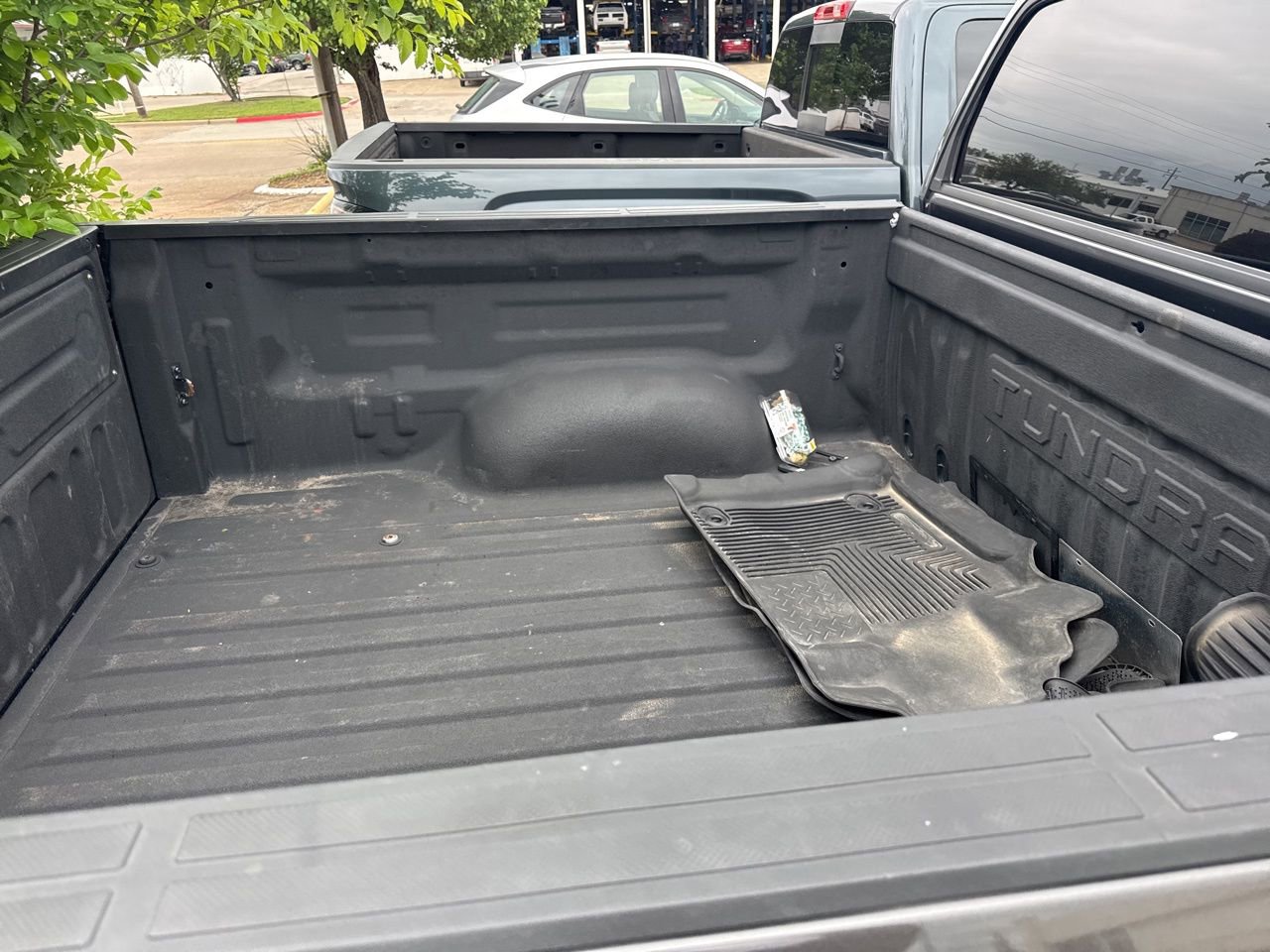 Used 2018 Toyota Tundra SR5 w/ SR5 Upgrade Package AWD/4WD image 4