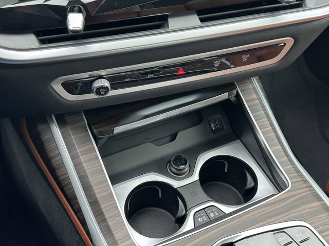 Certified 2024 BMW X7 M60i w/ Executive Package image 37
