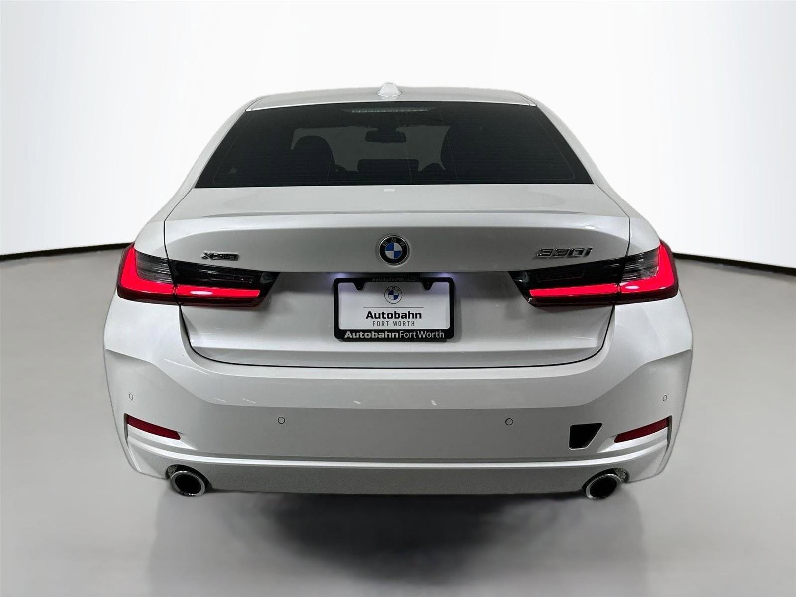 Used 2026 BMW 330i xDrive Sedan w/ Premium Package AWD/4WD image 6