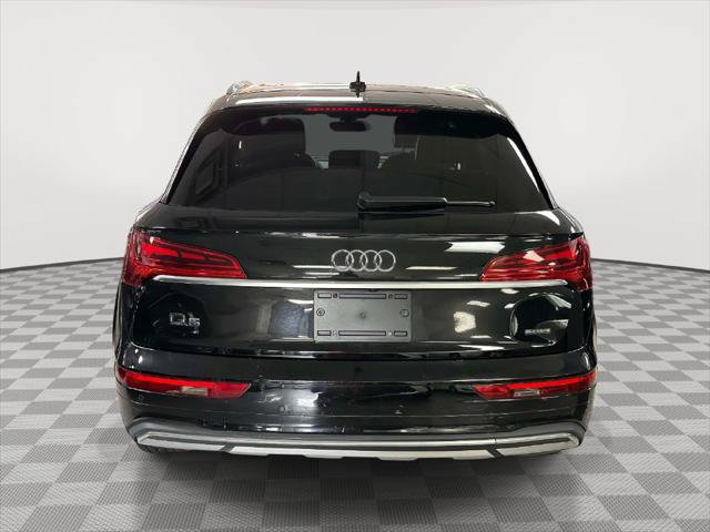 Used 2023 Audi Q5 2.0T Premium w/ Convenience Package AWD/4WD image 3
