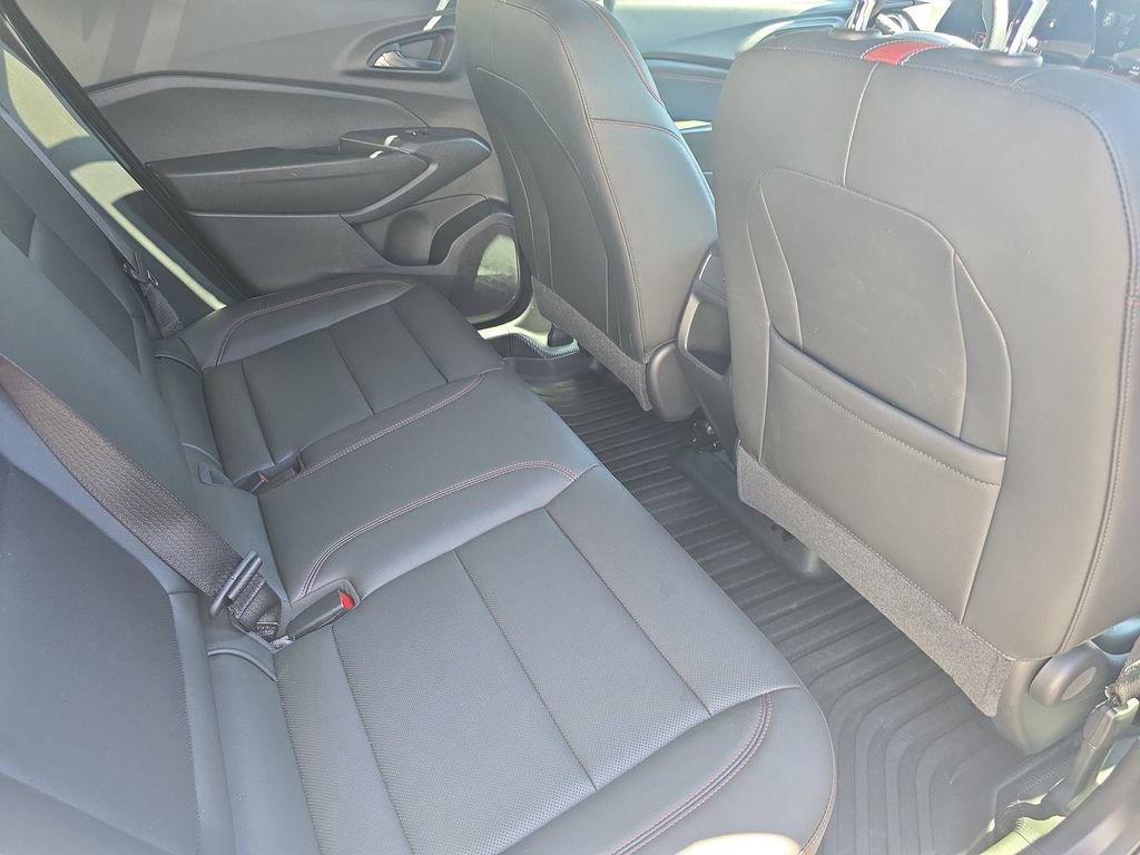 Used 2025 Chevrolet Trax RS w/ Sunroof Package image 11