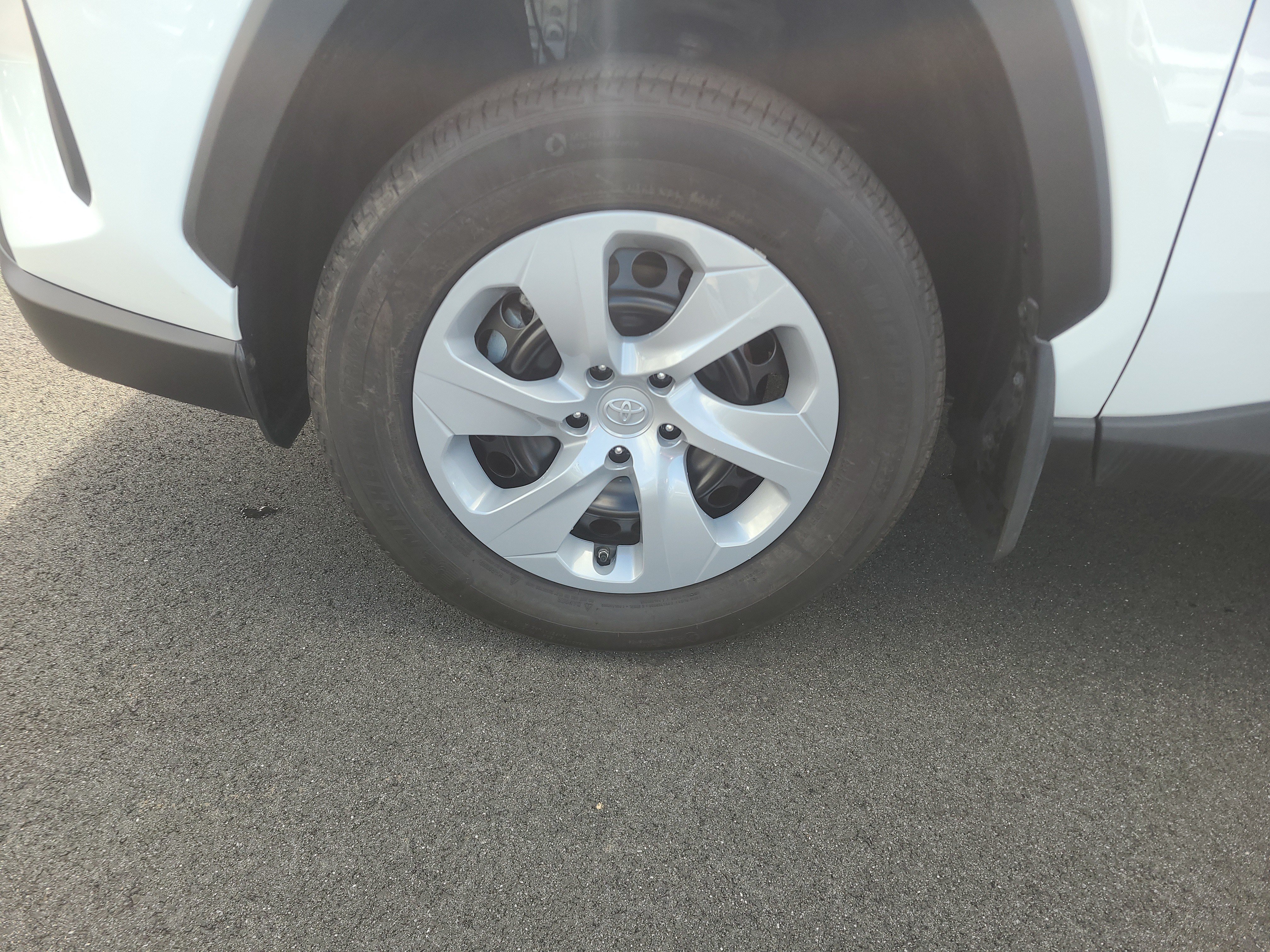 Certified 2025 Toyota RAV4 LE AWD/4WD image 9
