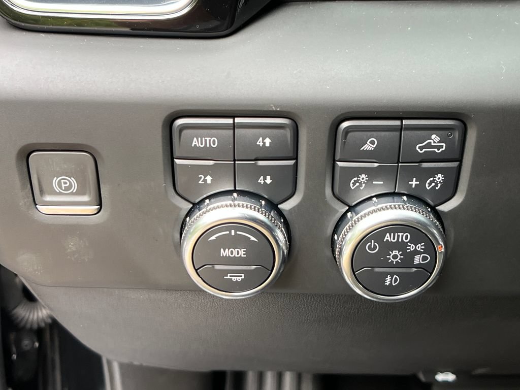 Used 2024 GMC Sierra 1500 Denali w/ Technology Package AWD/4WD image 29
